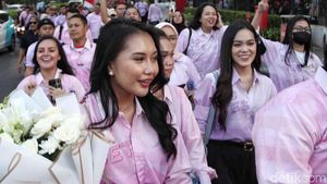 Pendukung Prabowo-Gibran dan Ganjar-Mahfud Tiba  di JCC