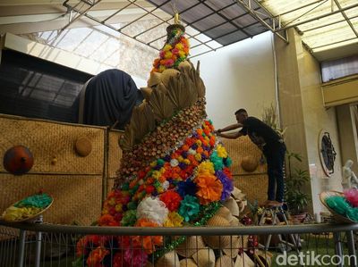 Gereja Katolik Kristus Raja Surabaya Bersolek Sambut Natal