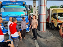 Terjadi Antrean Truk di Beberapa SPBU di Banten Jelang Nataru