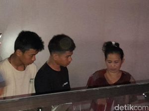 Ibu-Anak Serang Mobil Dinsos Makassar gegara Tak Terima Anjal Dirazia Ibu-Anak Serang Mobil Dinsos Makassar gegara Tak Terima Anjal Dirazia