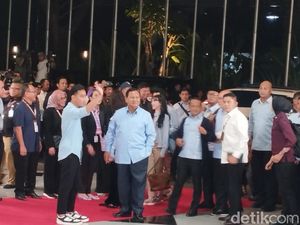 Mayor Teddy Dampingi Prabowo di Debat Cawapres, Pakai Kemeja Putih Mayor Teddy Dampingi Prabowo di Debat Cawapres, Pakai Kemeja Putih