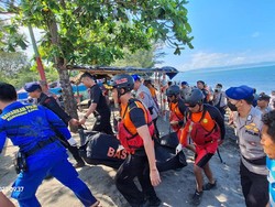 Mayat Pria Tanpa Identitas Ditemukan Mengambang di Pantai Jeranjang