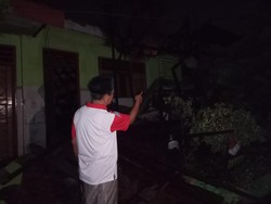 Hujan Deras, 2 Ruang Kelas SD di Mojokerto Ambruk-3 Atap Ruangan Amblas