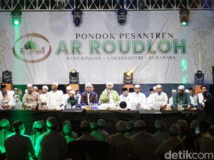 Cerita Sholawatan Habib Syech Dibanjiri Jemaah Meski Persiapan Hanya 2 Hari Cerita Sholawatan Habib Syech Dibanjiri Jemaah Meski Persiapan Hanya 2 Hari