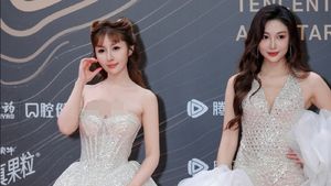 Momen Viral Aktris China Jatuh di Red Carpet Sampai Mimisan, Tetap Pose Cantik