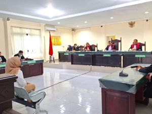 Sanksi untuk Bank Sulselbar dan Eks Pegawai Buntut Dana Nasabah Raib Rp 10 M Sanksi untuk Bank Sulselbar dan Eks Pegawai Buntut Dana Nasabah Raib Rp 10 M