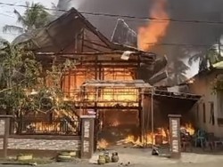 Kebakaran Hanguskan Rumah Calon Pengantin di Soppeng, 4 Orang Dilarikan ke RS