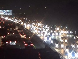 Volume Lalin Tol Cikampek Meningkat Jelang Libur Natal-Tahun Baru