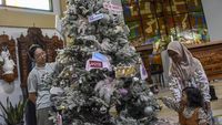 Warga Lintas Agama di Ciamis Bikin Pohon Natal Pemilu Damai, Yuk Lihat