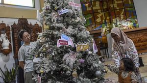 Warga Lintas Agama di Ciamis Bikin Pohon Natal Pemilu Damai, Yuk Lihat