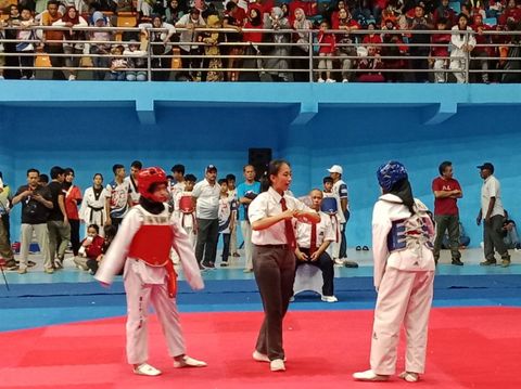 Wasit Taekwondo perempuan