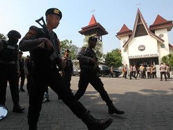 Polisi Mulai Sterilisasi Puluhan Gereja di Surabaya Jelang Natal