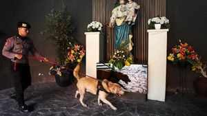 Anjing Pelacak Dikerahkan untuk Sterilkan Gereja di Surabaya