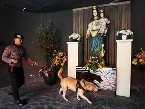 Anjing Pelacak Dikerahkan untuk Sterilkan Gereja di Surabaya