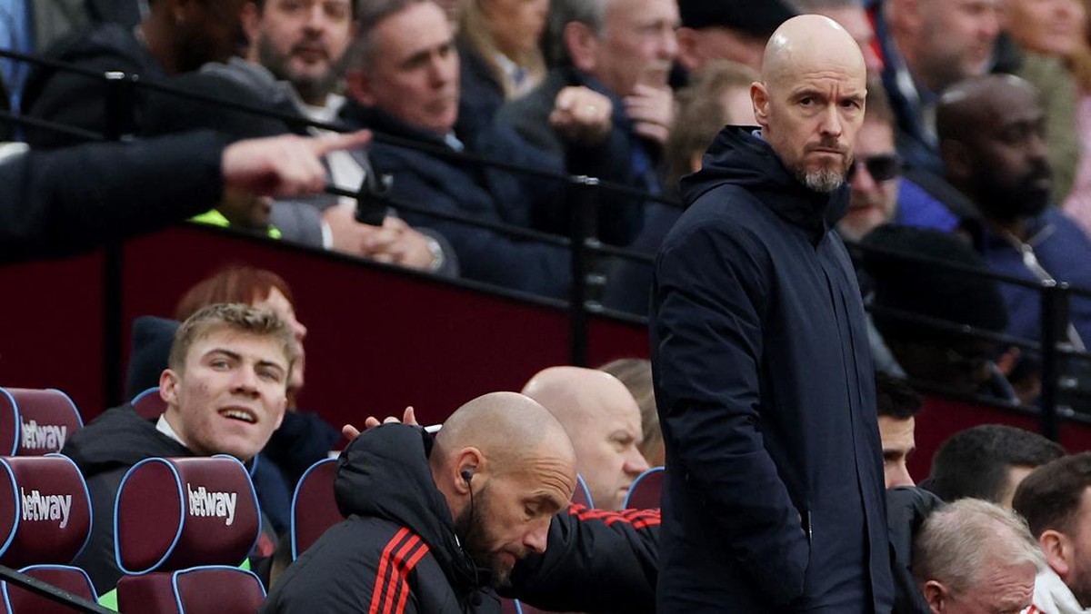 Manajer MU, Erik ten Hag (kanan). Foto: REUTERS/HANNAH MCKAY