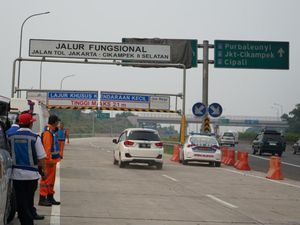 Video: Arus Balik, Tol Fungsional Japek II Selatan Dibuka Video: Arus Balik, Tol Fungsional Japek II Selatan Dibuka