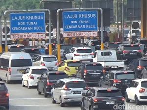 Gerbang Tol Kalihurip Utama Macet Gerbang Tol Kalihurip Utama Macet