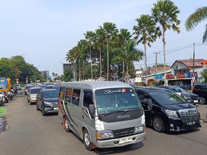 Volume Kendaraan ke Puncak Bogor Meningkat 40% Dibanding Akhir Pekan Lalu