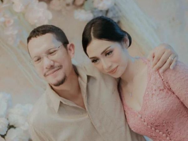 8 Momen Romantis Angga Maliq & DEssentials Melamar Adik Rian DMasiv