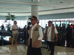 Di Merak Saat Nataru, Menko PMK Minta Waspada Gelombang-Anak Krakatau