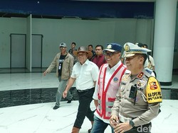 Menhub Minta Polda Banten Cegah Truk 3 Sumbu Lebih Masuk Merak H-2 Nataru