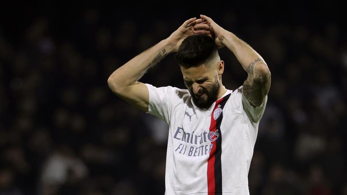 Milans Olivier Giroud reacts during the Serie A soccer match between US Salernitana and AC Milan at the Arechi stadium in Salerno, Italy, Friday, Dec. 23, 2023. (Alessandro Garofalo/LaPresse via AP)