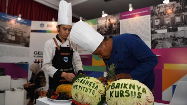 Potret Keseruan Pameran Gelar Karya Anak Kursus 2023, Sandiaga Ikut Tengok
