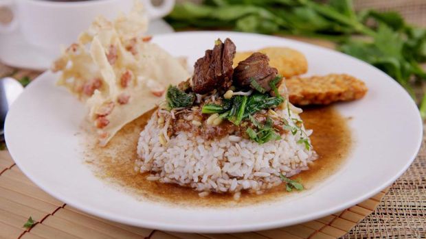 Pecel rawon khas Banyuwangi.