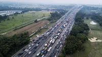 Libur Nataru, Tol Jakarta-Cikampek Dipadati Kendaraan