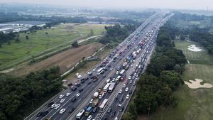 Libur Nataru, Tol Jakarta-Cikampek Dipadati Kendaraan