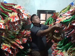 Terompet Naga Buatan Perajin di Jombang Laris Manis Jelang Tahun Baru