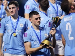 Tsunami Trofi Benar-benar Nyata di Manchester