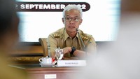 Pada 23 Maret 2023, giliran Gubernur Jawa Tengah Ganjar Pranowo juga buka suara. Ganjar dalam keterangan tertulisnya sependapat dengan Koster, sesama rekannya di partai PDIP. (Istimewa).