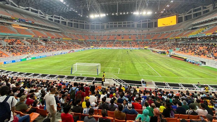 Tahun ini ada beberapa momen penting di persepakbolaan Indonesia. Mulai gagal jadi tuan rumah Pildun U-20, jadi tuan rumah Pildun U-17 hingga JIS tergenang air.