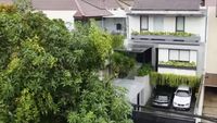 Lihat Isi Rumah Aura Kasih, Kolam Renang Air Garam-Deretan Koleksi Tas Branded