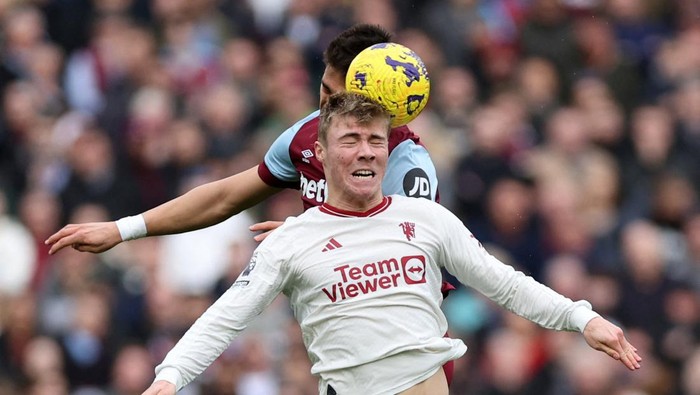 Soccer Football - Premier League - West Ham United v Manchester United - London Stadium, London, Britain - December 23, 2023  Manchester Uniteds Rasmus Hojlund in action REUTERS/Hannah Mckay NO USE WITH UNAUTHORIZED AUDIO, VIDEO, DATA, FIXTURE LISTS, CLUB/LEAGUE LOGOS OR LIVE SERVICES. ONLINE IN-MATCH USE LIMITED TO 45 IMAGES, NO VIDEO EMULATION. NO USE IN BETTING, GAMES OR SINGLE CLUB/LEAGUE/PLAYER PUBLICATIONS.
