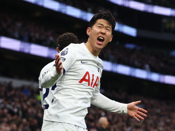 Soccer Football - Premier League - Tottenham Hotspur v Everton - Tottenham Hotspur Stadium, London, Britain - December 23, 2023 Tottenham Hotspur's Son Heung-min celebrates after Richarlison scores their first goal Action Images via Reuters/Paul Childs NO USE WITH UNAUTHORIZED AUDIO, VIDEO, DATA, FIXTURE LISTS, CLUB/LEAGUE LOGOS OR 'LIVE' SERVICES. ONLINE IN-MATCH USE LIMITED TO 45 IMAGES, NO VIDEO EMULATION. NO USE IN BETTING, GAMES OR SINGLE CLUB/LEAGUE/PLAYER PUBLICATIONS.