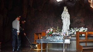 Jelang Natal, Polisi Sterilisasi Gereja di Madiun
