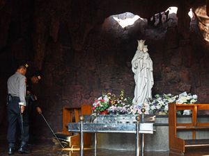 Jelang Natal, Polisi Sterilisasi Gereja di Madiun