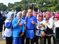Rayakan Hari Ibu, Syarief Hasan Senam Pagi Bareng Emak-emak Cianjur