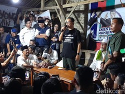 Anies Baswedan Malam-malam ke Brebes Contract Farming dengan Petani