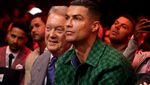 Gaya Cristiano Ronaldo Nonton Tinju, di Sampingnya Ada Conor McGregor