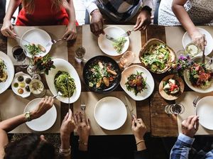 Mau Bersantap Fine Dining? Ikuti Tips Etiket Makan Ini Mau Bersantap Fine Dining? Ikuti Tips Etiket Makan Ini