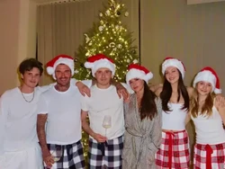 Foto Natal Keluarga Beckham, Victoria dan Menantu Disebut Masih Tidak Akur