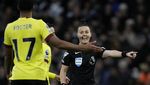 Potret Aksi Wasit Wanita Pertama dalam Momen Bersejarah Liga Inggris