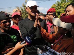 Ganjar Blusukan ke Pasar Notoharjo Solo