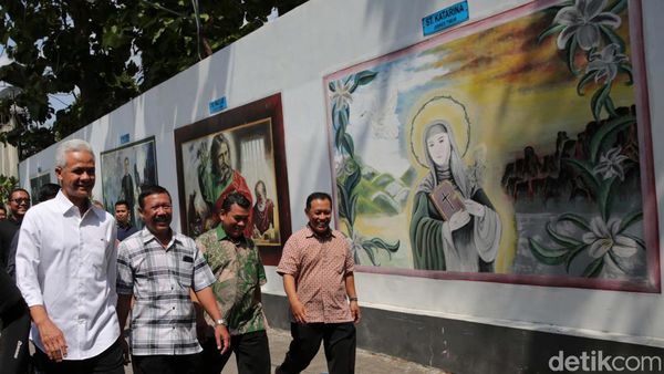 Ganjar Kunjungi Gereja Katolik di Solo