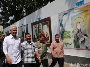 Ganjar Kunjungi Gereja Katolik di Solo