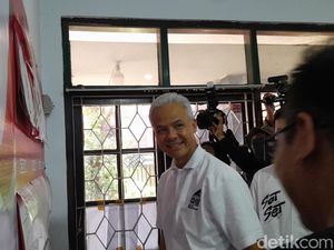 Posko Pemenangan Solo Diresmikan Ganjar, Warga Boleh Nebeng Foto Copy Gratis