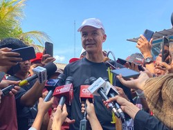 Kaget soal Cuitan Roy Suryo, Ganjar Ngaku Juga Pakai 3 Mik Saat Debat